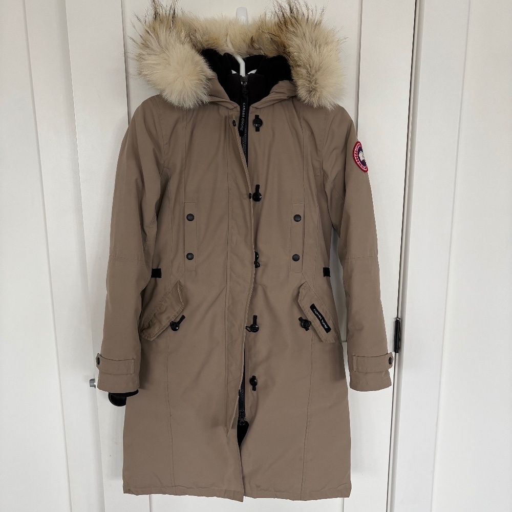 Canada Goose Coat; xs
